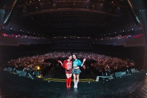 โมเมนต์รักล้นฮอลล์! "จินนี่-เจน่า" เสิร์ฟแฟนคอนคู่ครั้งแรก โชว์ครบรสพร้อมแขกรับเชิญคุณภาพ ในงาน "GINNYJAYNA [HEART TO HEART] FANCON"